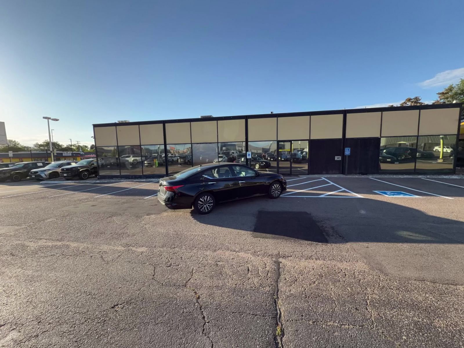 Used 2025 Nissan Altima 2.5 SV FWD image 9