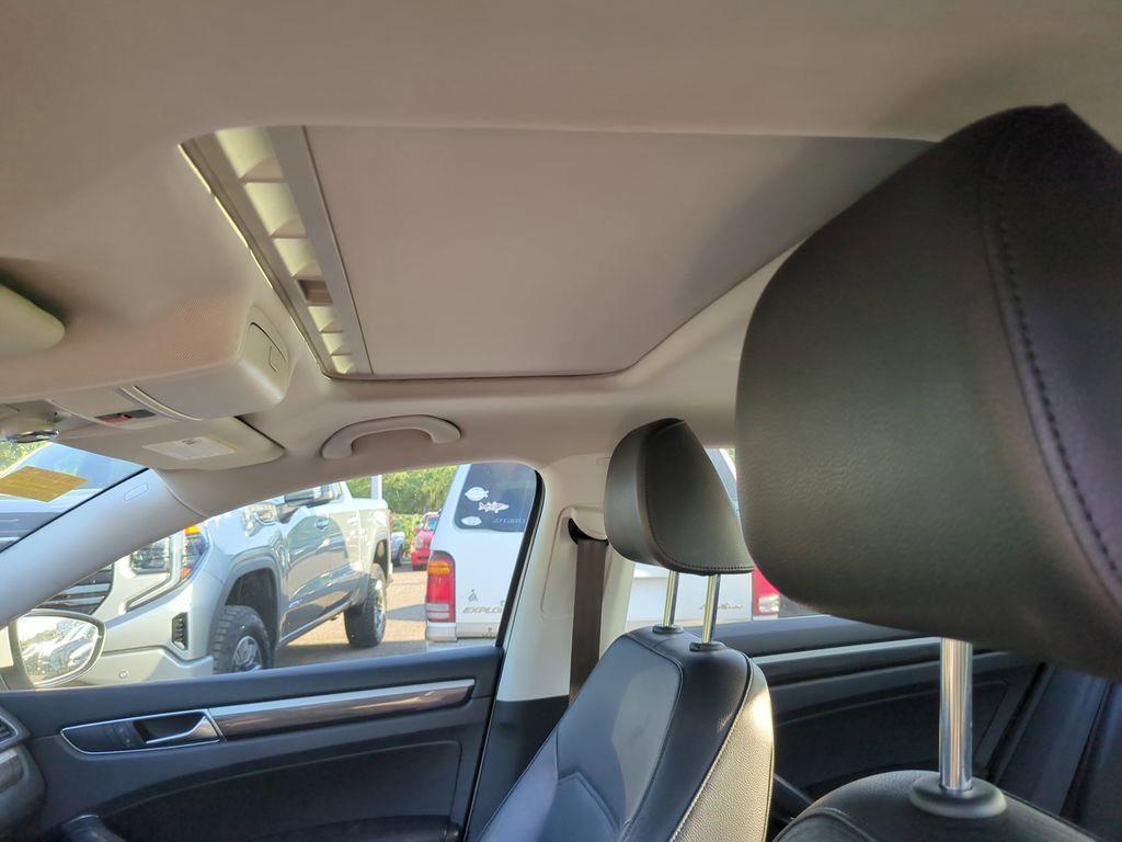 Used 2017 Volkswagen Passat 1.8T SE FWD image 9