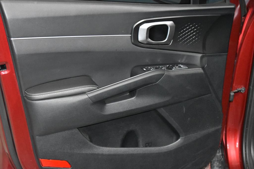 Used 2023 Kia Sorento S w/ Panoramic Sunroof Package image 4