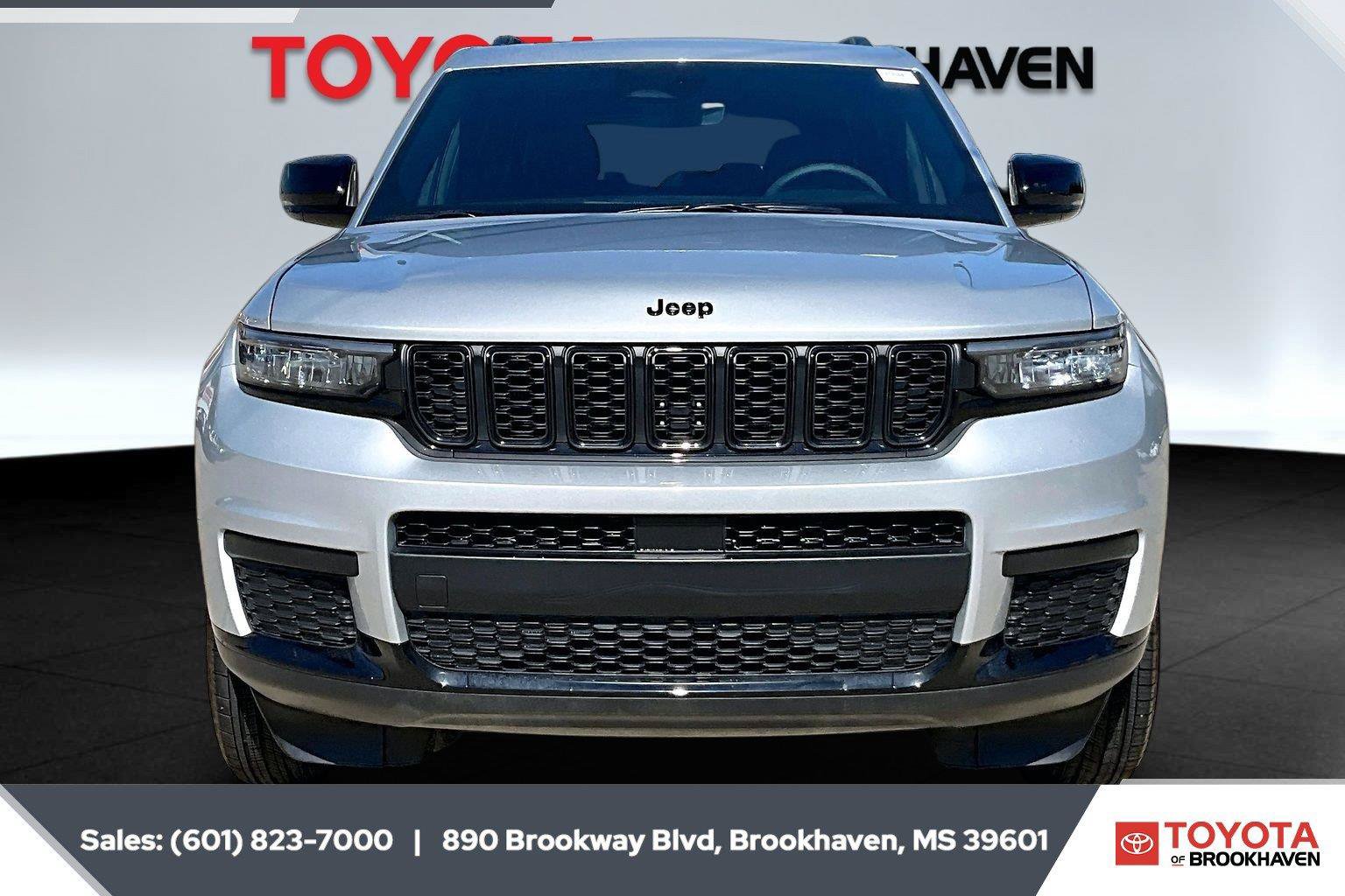 Used 2025 Jeep Grand Cherokee L Altitude RWD image 3