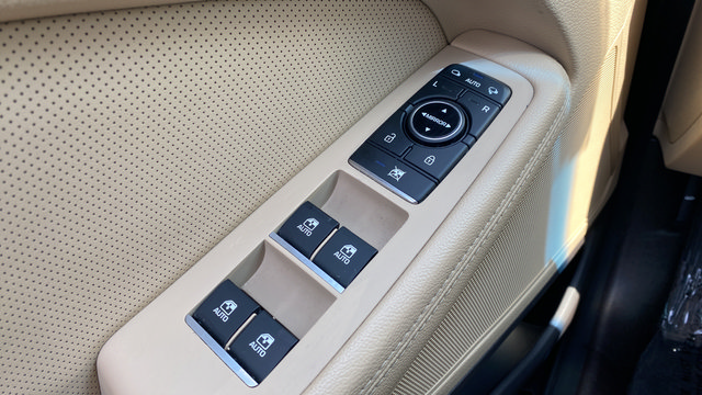 Used 2018 Genesis G80 3.8 RWD image 22