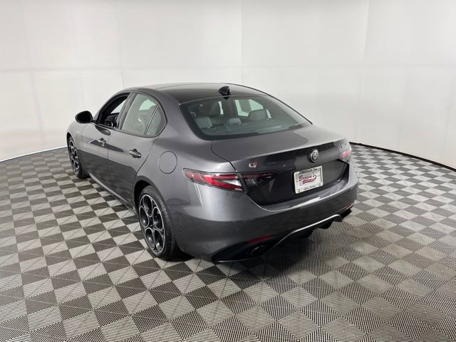 Used 2025 Alfa Romeo Giulia AWD w/ Veloce Package AWD image 5