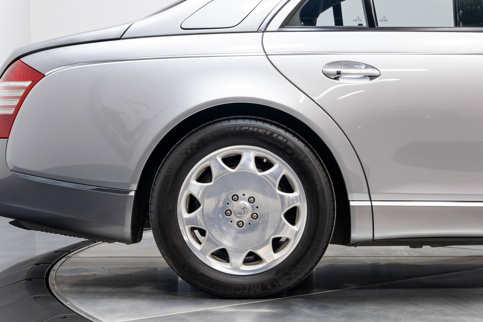 Used 2004 Maybach 57 image 16