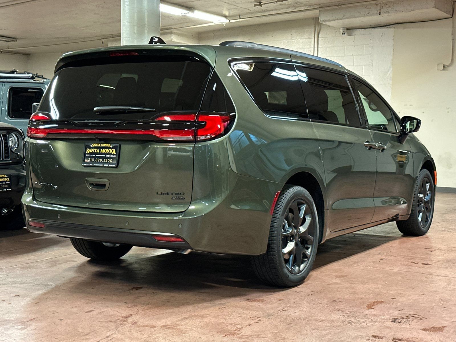 New 2027 Chrysler Pacifica Limited w/ Family Tech Group AWD/4WD image 5