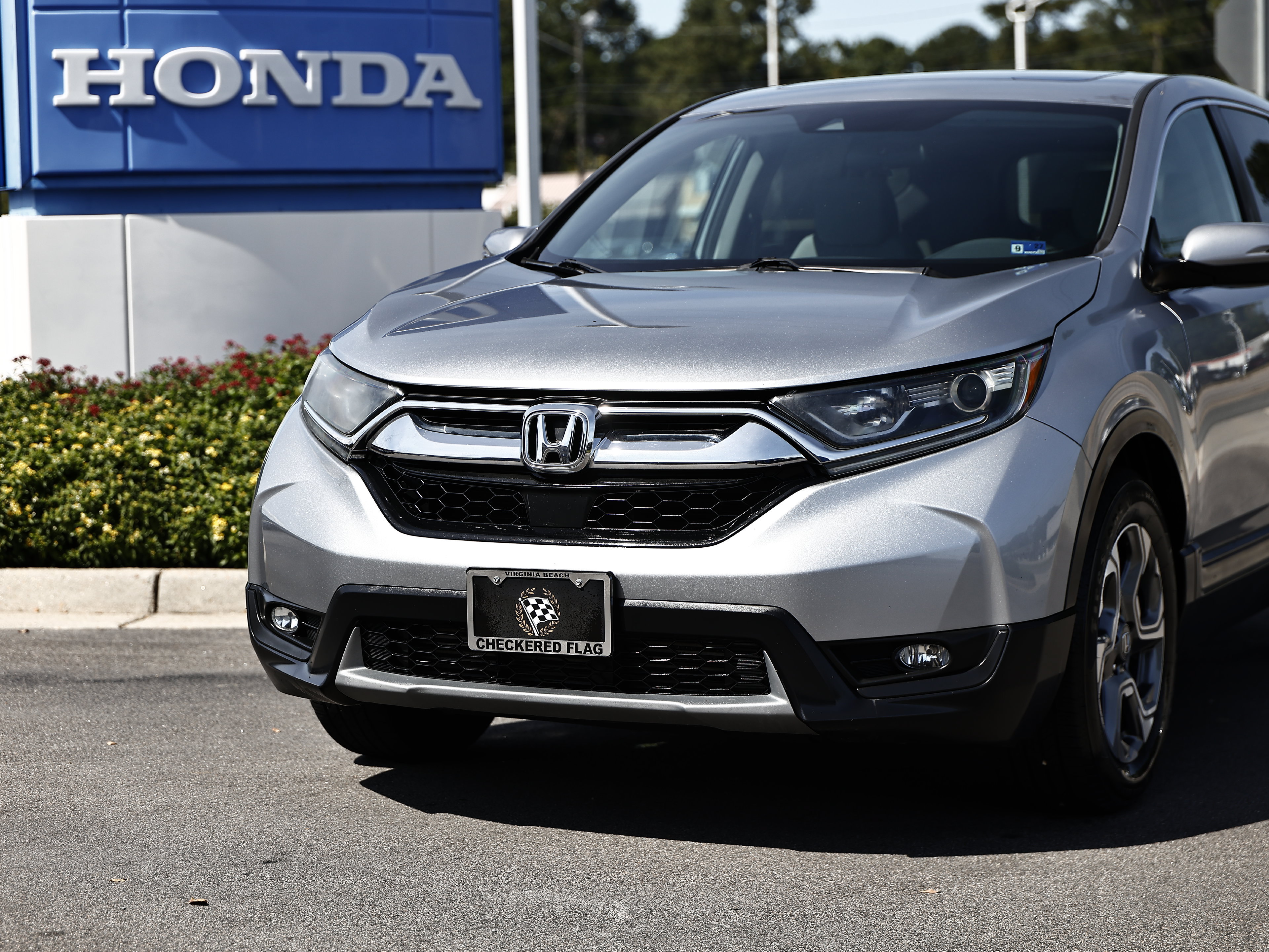 Used 2018 Honda CR-V EX image 2
