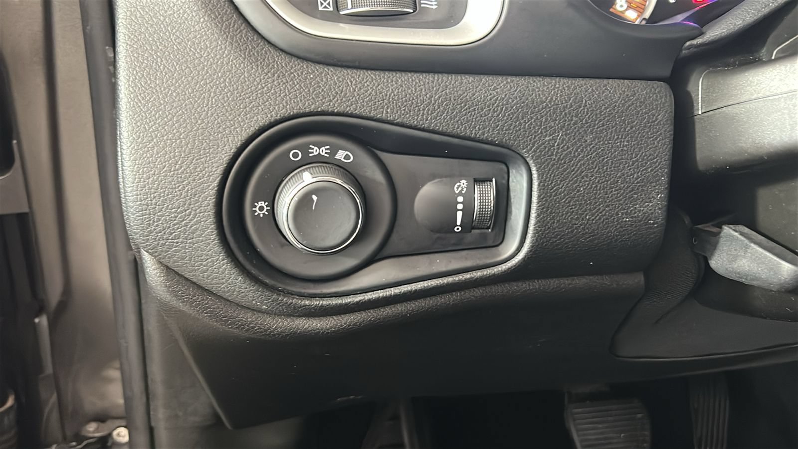 Used 2021 Jeep Renegade Sport FWD image 22