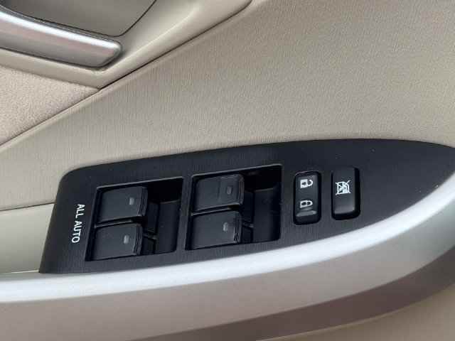 Used 2015 Toyota Prius Three FWD image 28