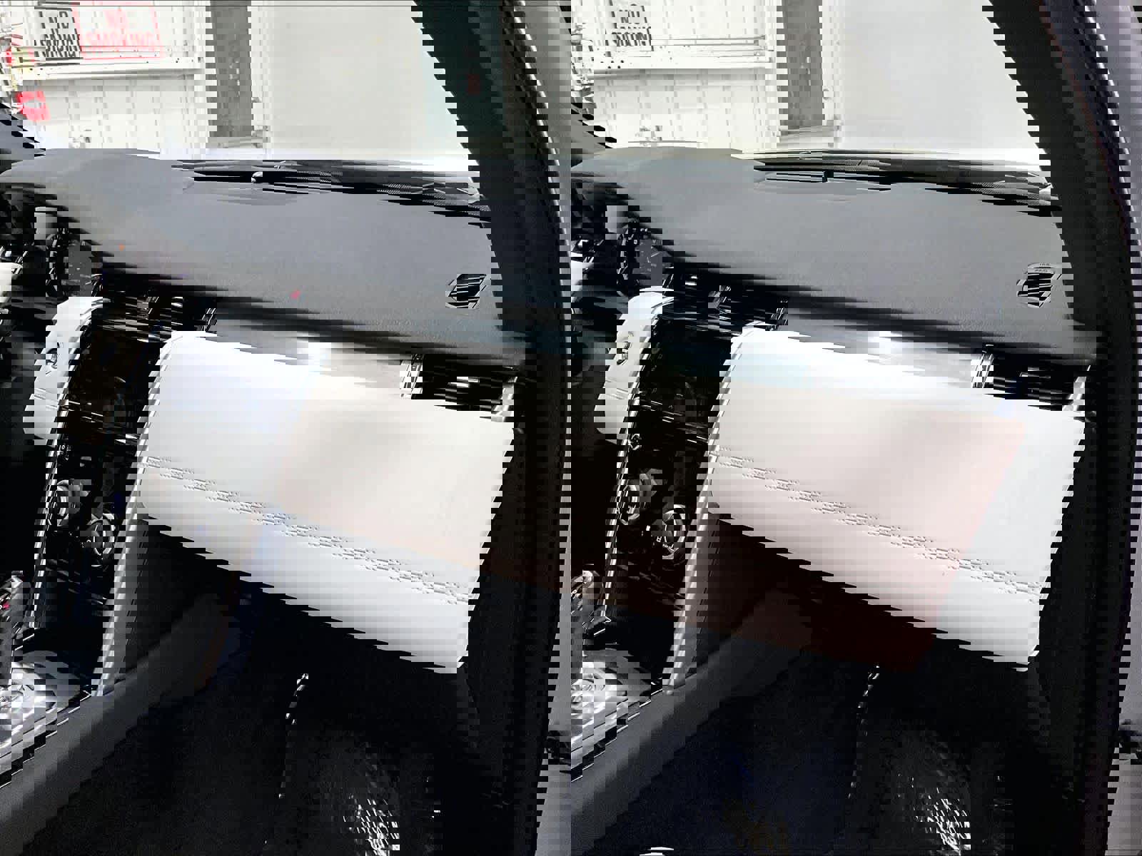 Used 2023 Land Rover Discovery Sport SE image 18