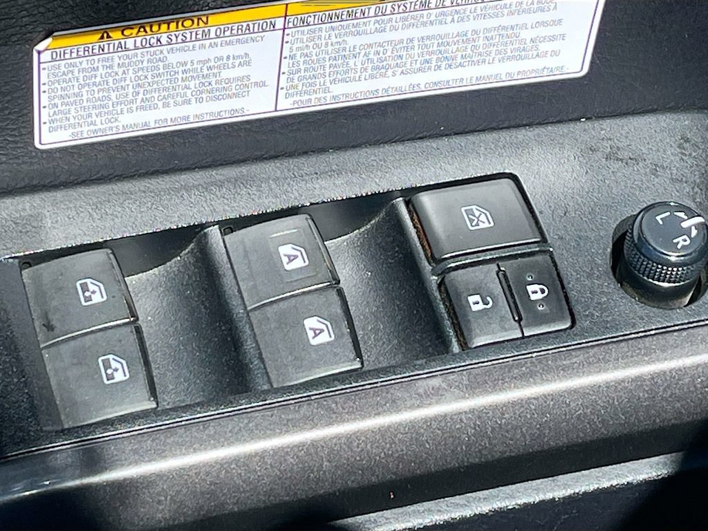 Used 2020 Toyota Tacoma TRD Off-Road w/ Technology Package AWD/4WD image 18