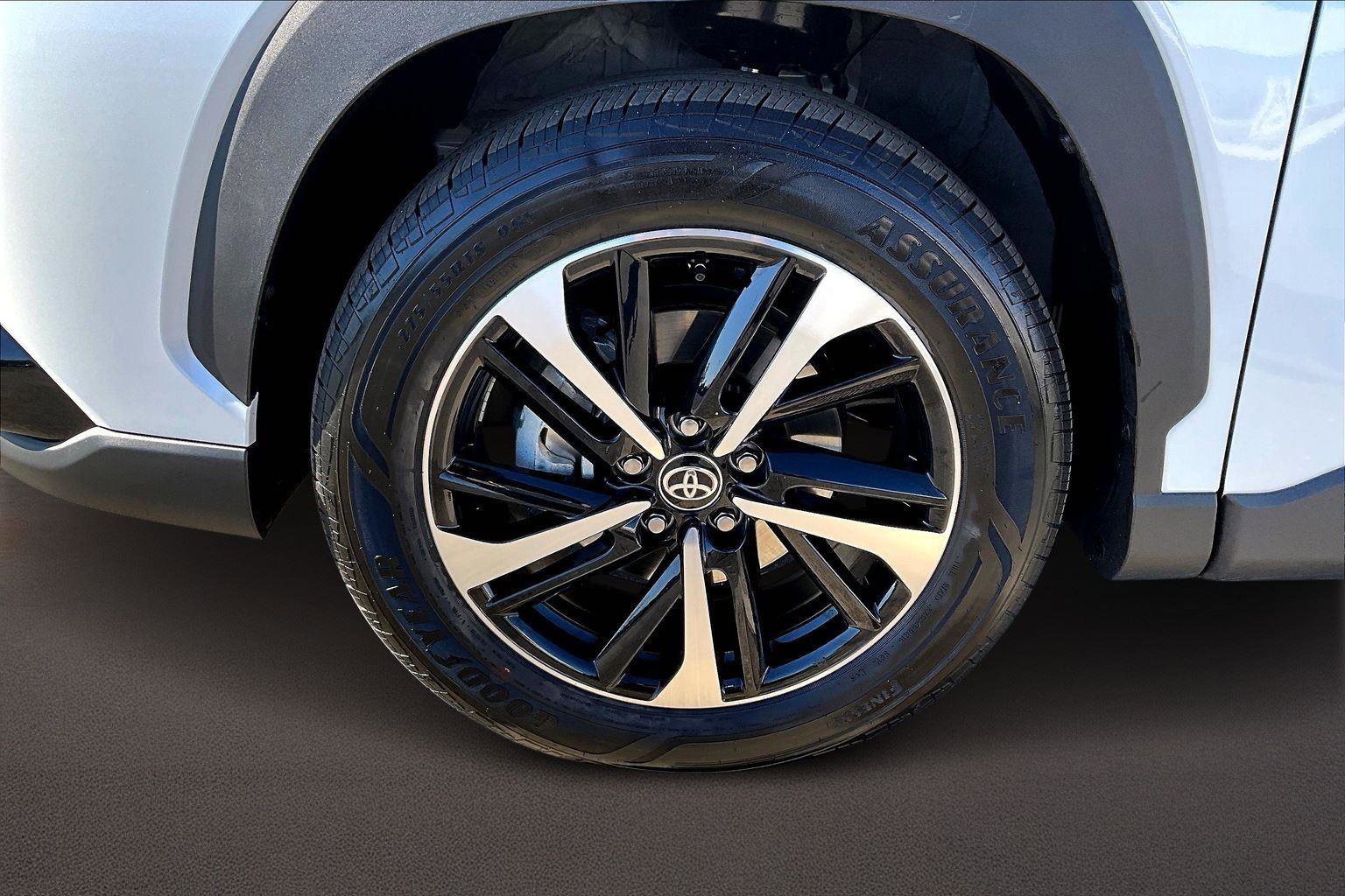 Certified 2025 Toyota Corolla Cross AWD Hybrid image 9