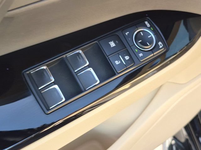 Used 2017 Lexus LX 570 4WD w/ Luxury Package image 15
