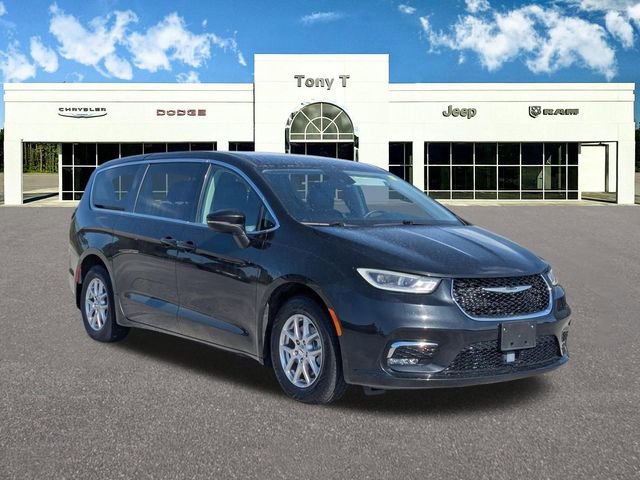 Used 2023 Chrysler Pacifica Touring-L image 1