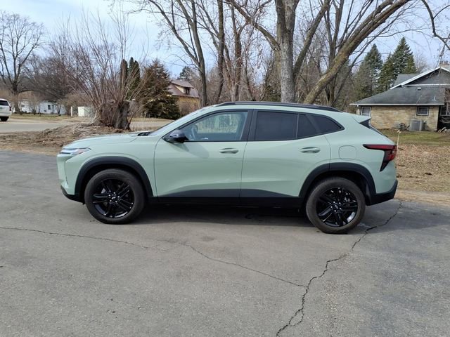 Used 2024 Chevrolet Trax ACTIV w/ Sunroof Package image 7