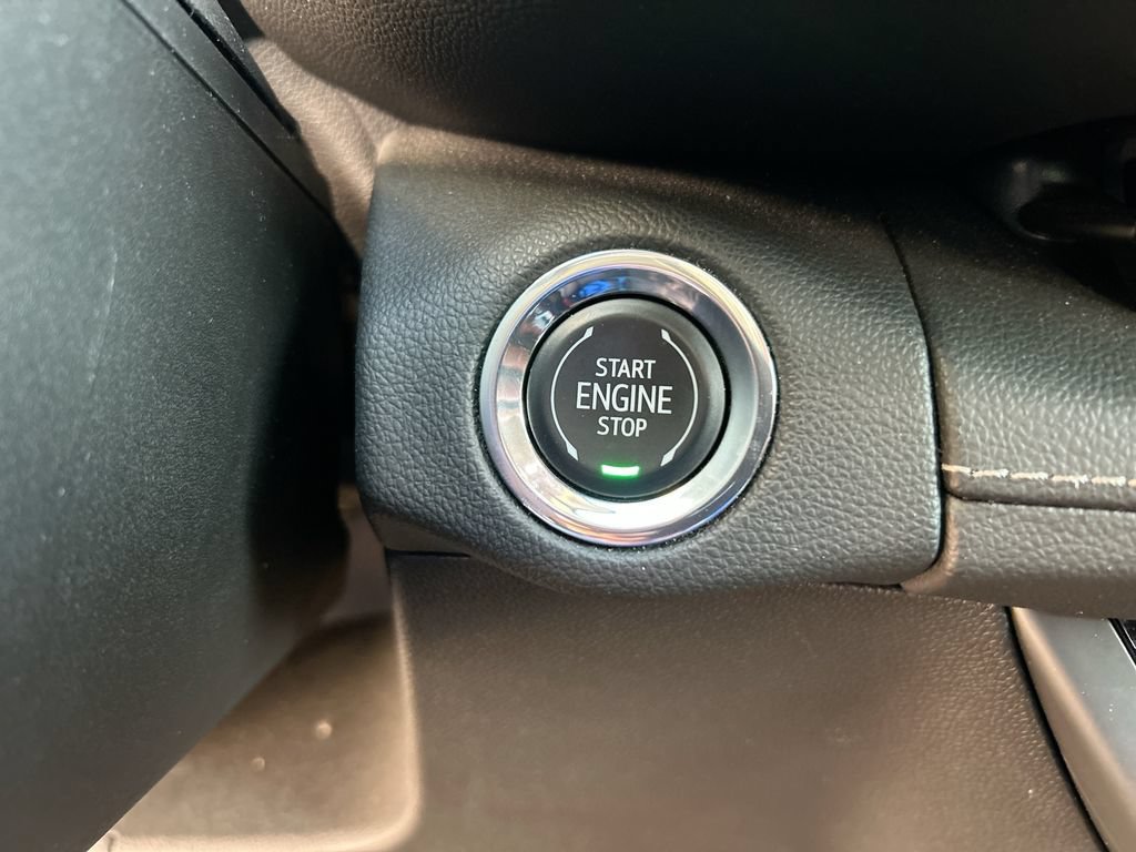 Used 2023 Buick Envision Essence AWD/4WD image 20