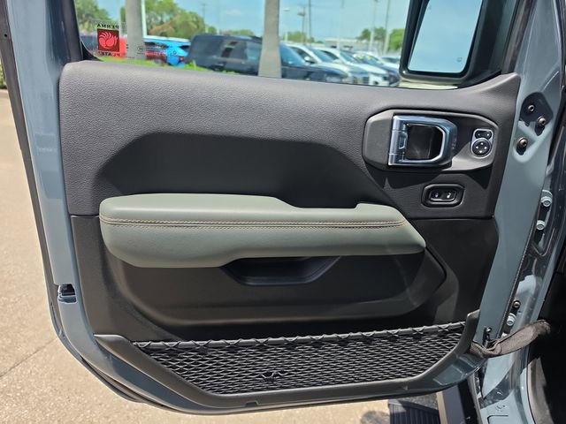 Used 2025 Jeep Gladiator Mojave AWD/4WD image 15