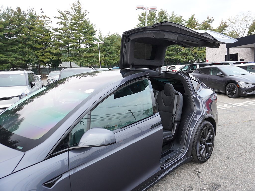 Used 2022 Tesla Model X image 30