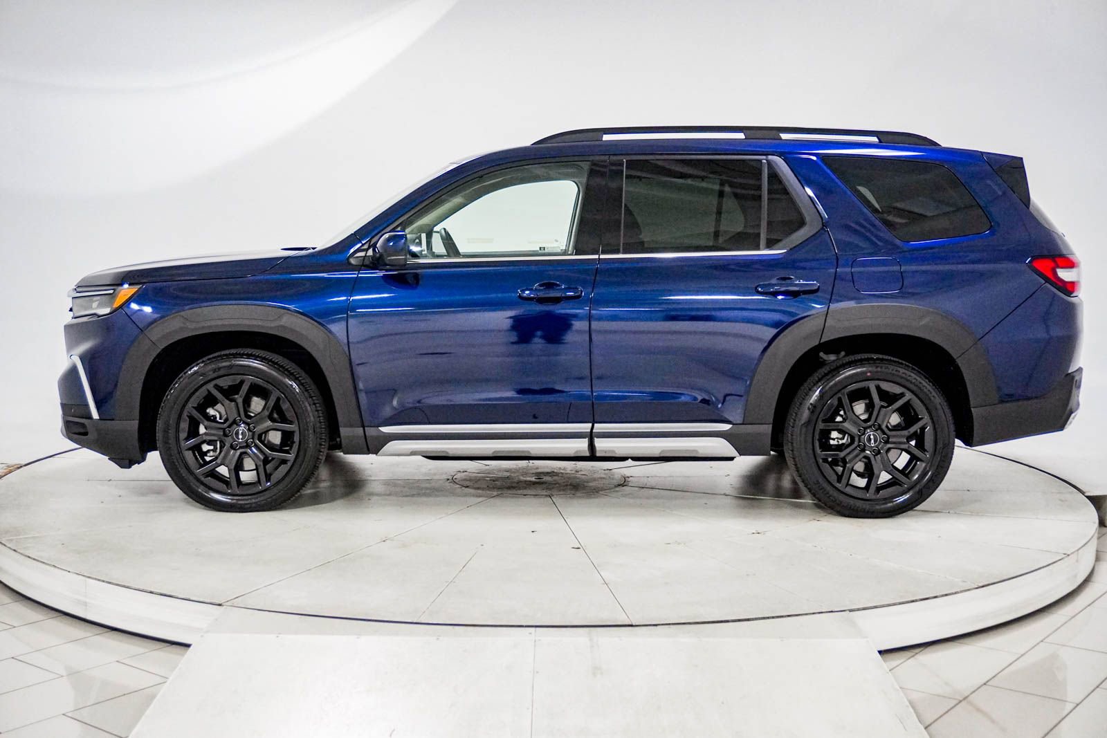 Certified 2025 Honda Pilot Touring image 5