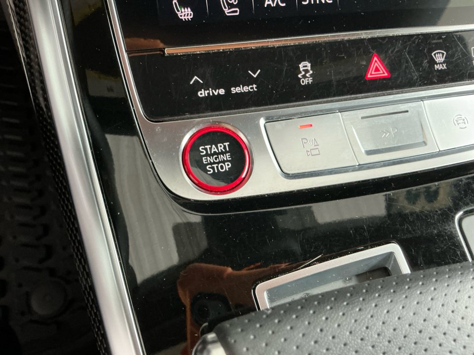 Used 2023 Audi SQ8 Prestige AWD/4WD image 20