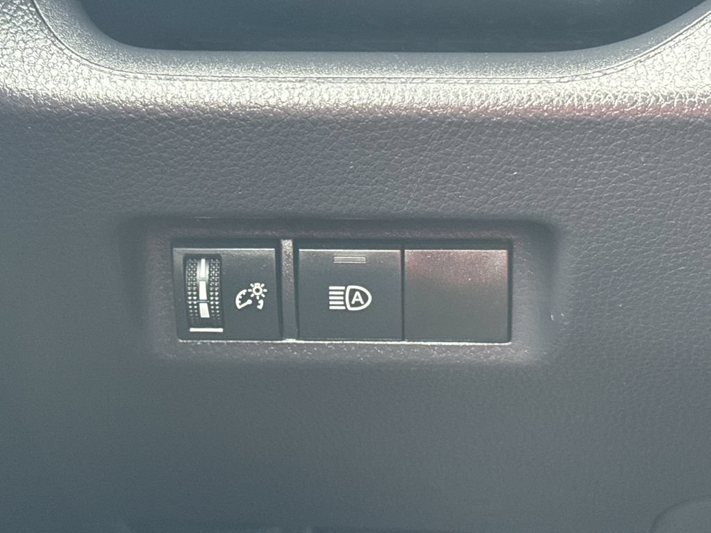 Used 2025 Toyota RAV4 LE AWD/4WD image 32