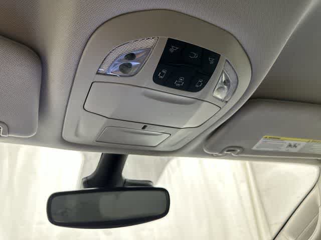 Used 2024 Chrysler Pacifica Touring-L FWD image 21