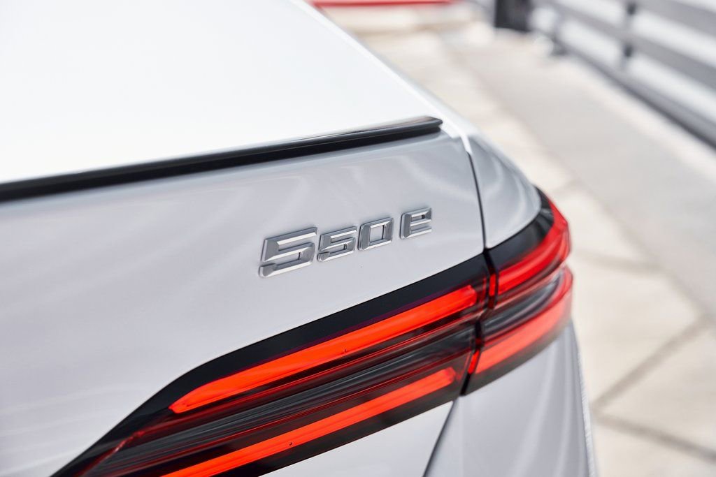 Used 2026 BMW 550e xDrive image 11
