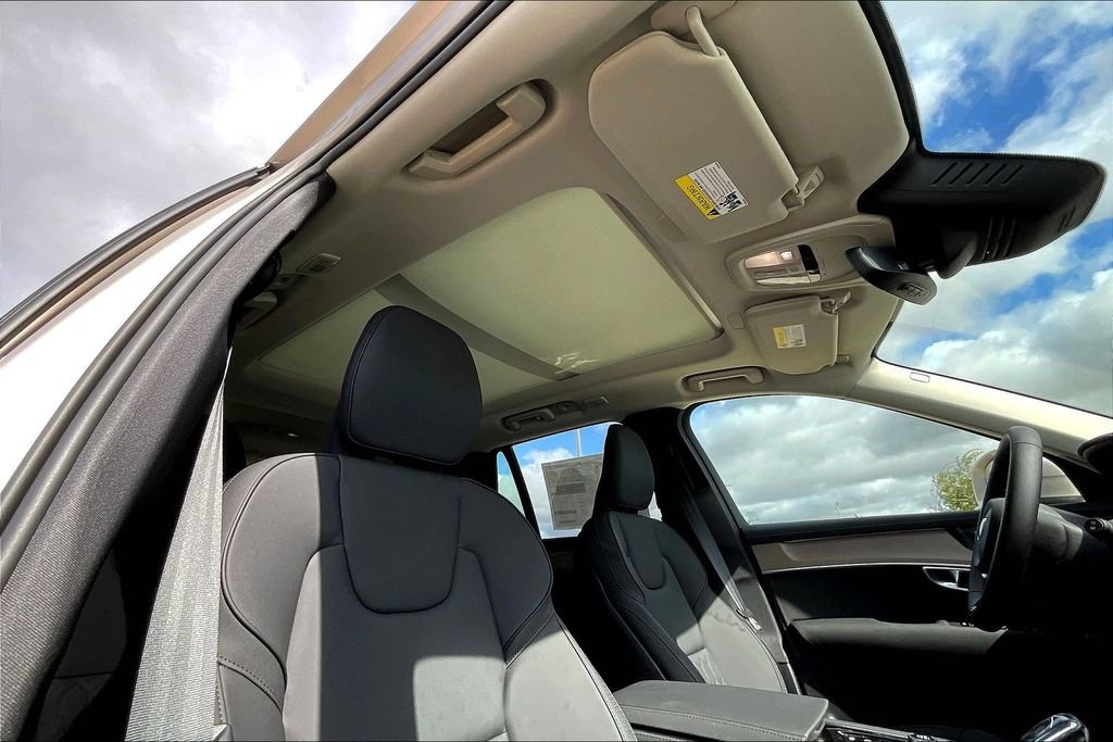 New 2026 Volvo XC90 B5 Plus w/ Protection Package Premier AWD/4WD image 26