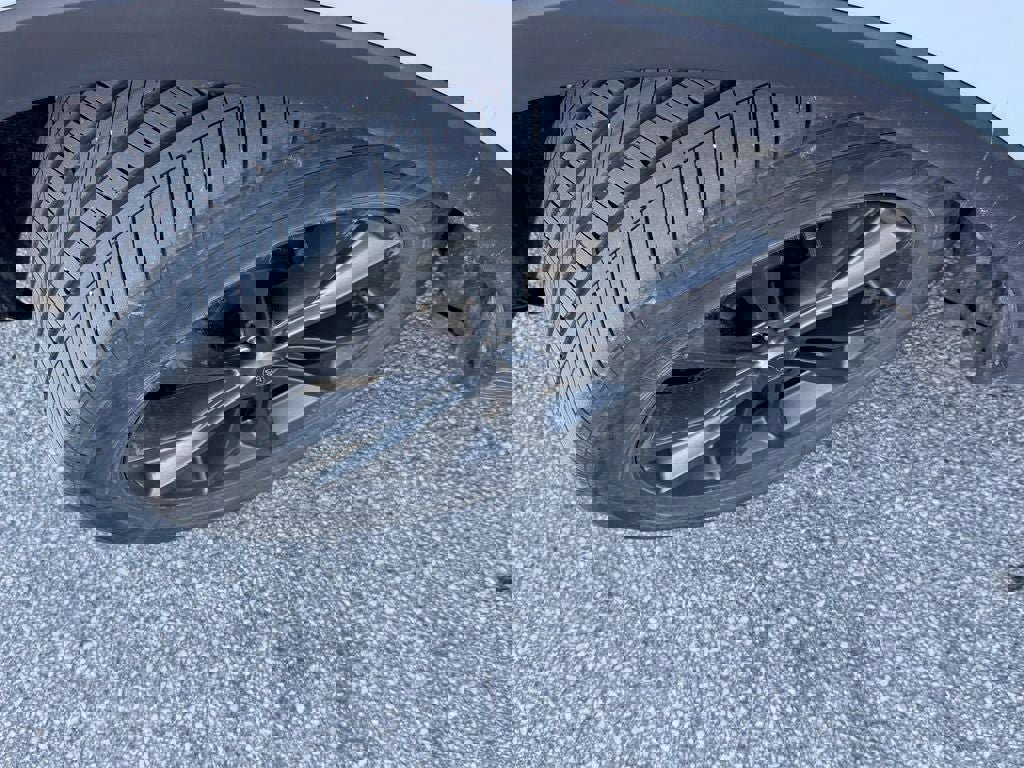 Used 2017 Ford Explorer XLT w/ Equipment Group 202A AWD/4WD image 27