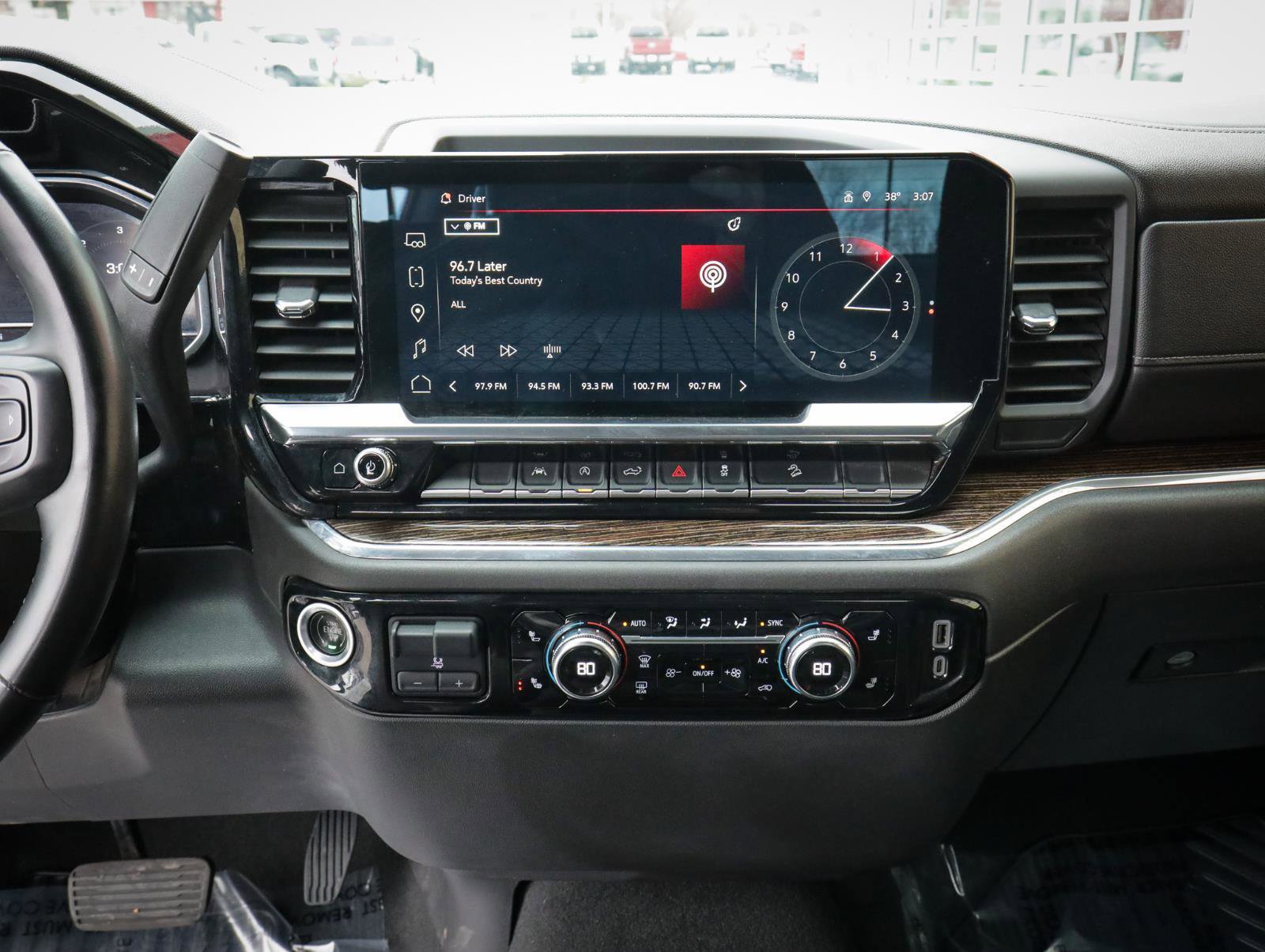 Used 2023 GMC Sierra 1500 SLE w/ X31 Off-Road Package image 18