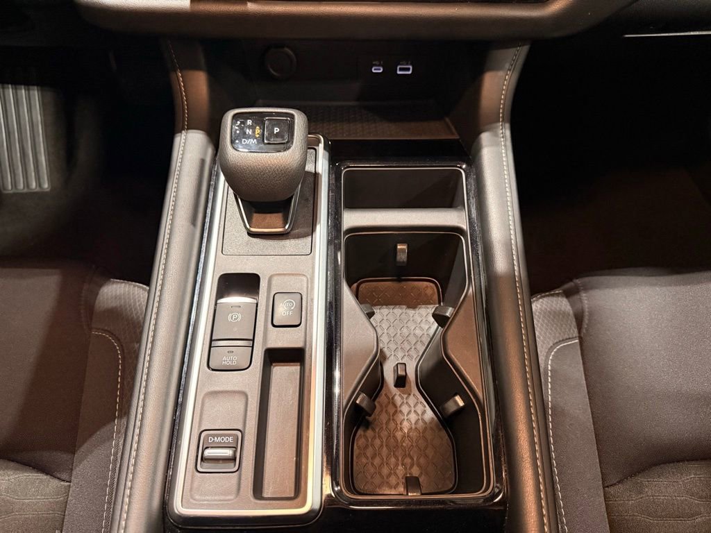 Used 2023 Nissan Pathfinder SV image 24