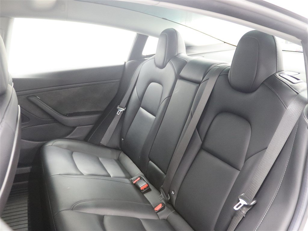 Used 2018 Tesla Model 3 Long Range RWD image 16