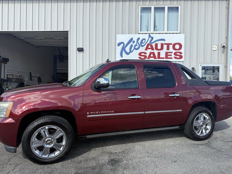 Used 2009 Chevrolet Avalanche LTZ AWD/4WD image 14