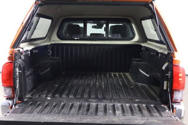 Used 2018 Toyota Tacoma SR5 RWD image 14