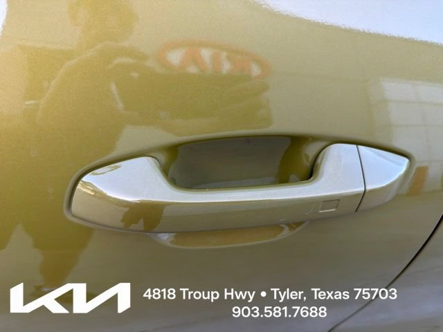 Certified 2024 Kia Seltos SX w/ SX Sunroof Package AWD/4WD image 6