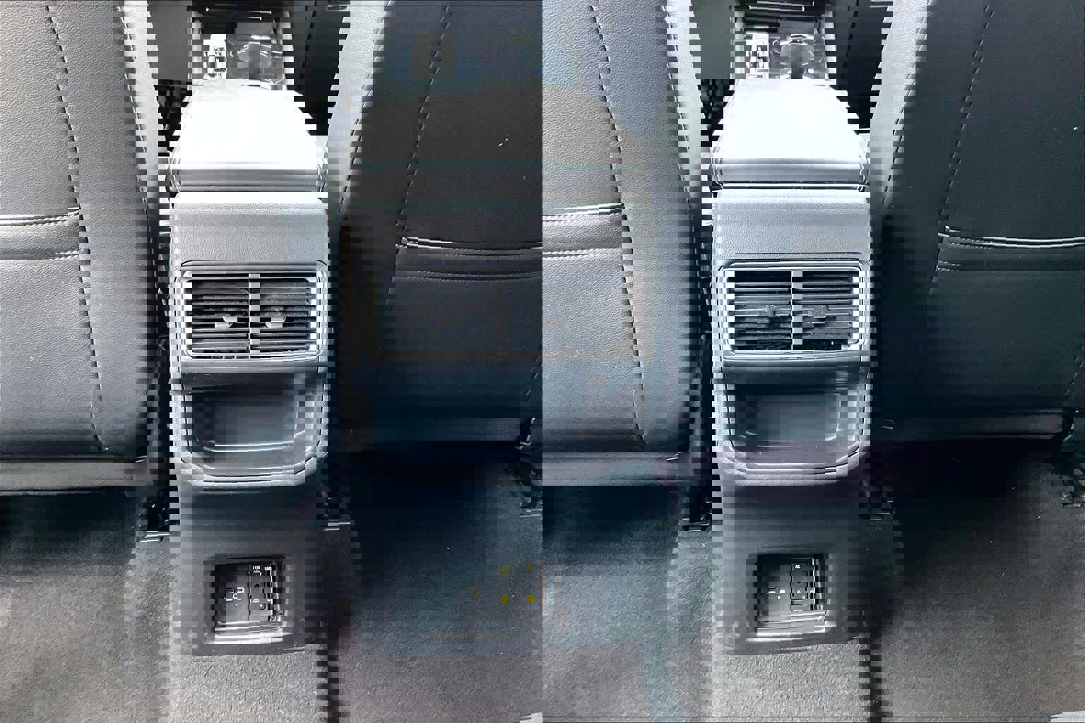 Used 2024 Volkswagen Atlas Cross Sport SE image 33