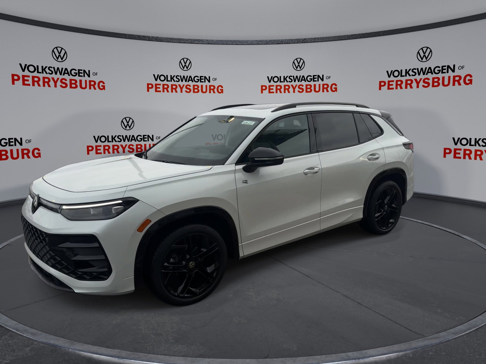 New 2026 Volkswagen Tiguan SE R-Line image 4