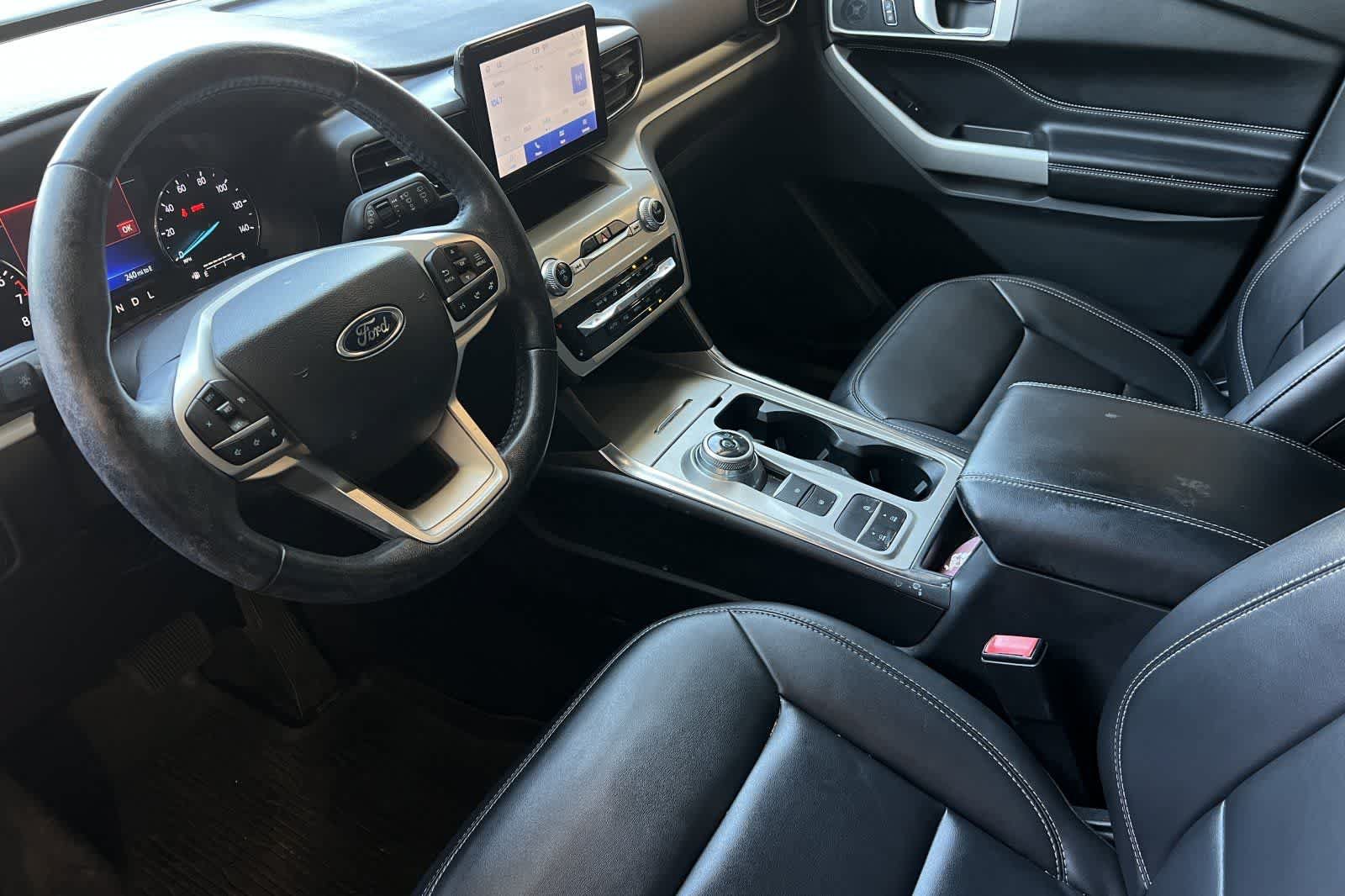 Used 2022 Ford Explorer XLT w/ Equipment Group 202A RWD image 14