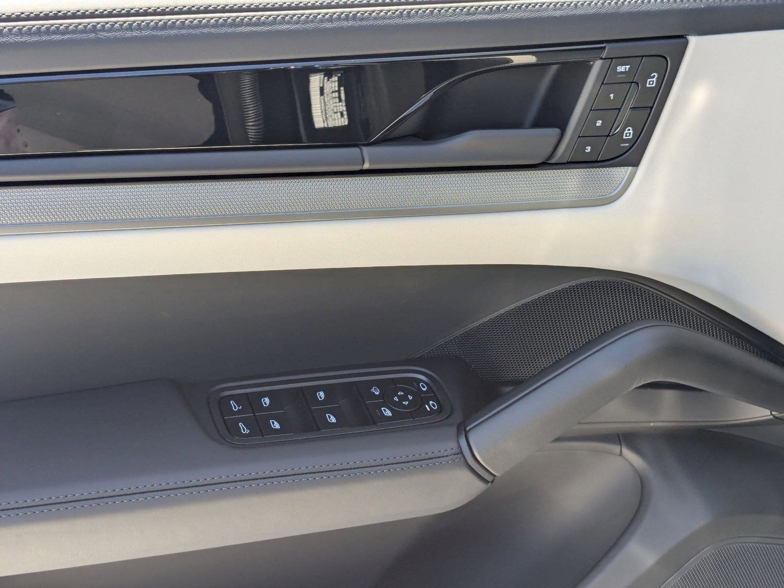 Certified 2025 Porsche Cayenne image 14