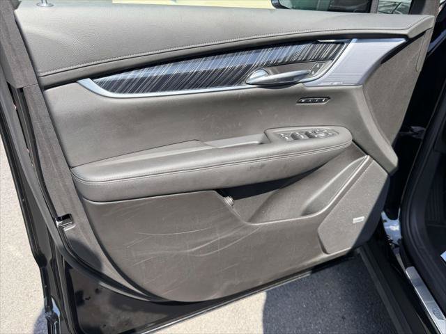 Used 2024 Cadillac XT6 Premium Luxury w/ Technology Package AWD/4WD image 17
