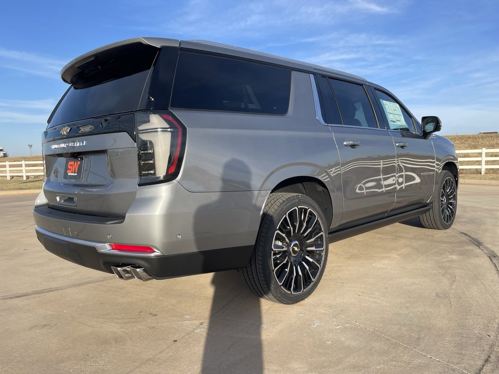 New 2026 Chevrolet Suburban High Country image 3