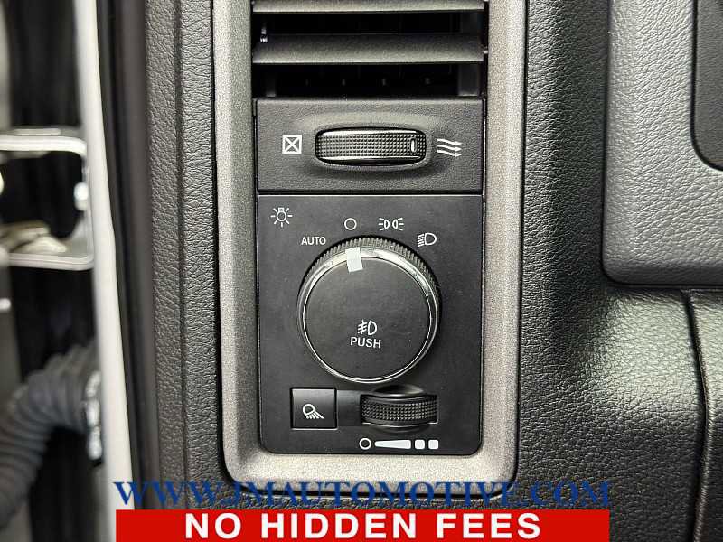 Used 2018 RAM 1500 Express w/ Express Value Package AWD/4WD image 30