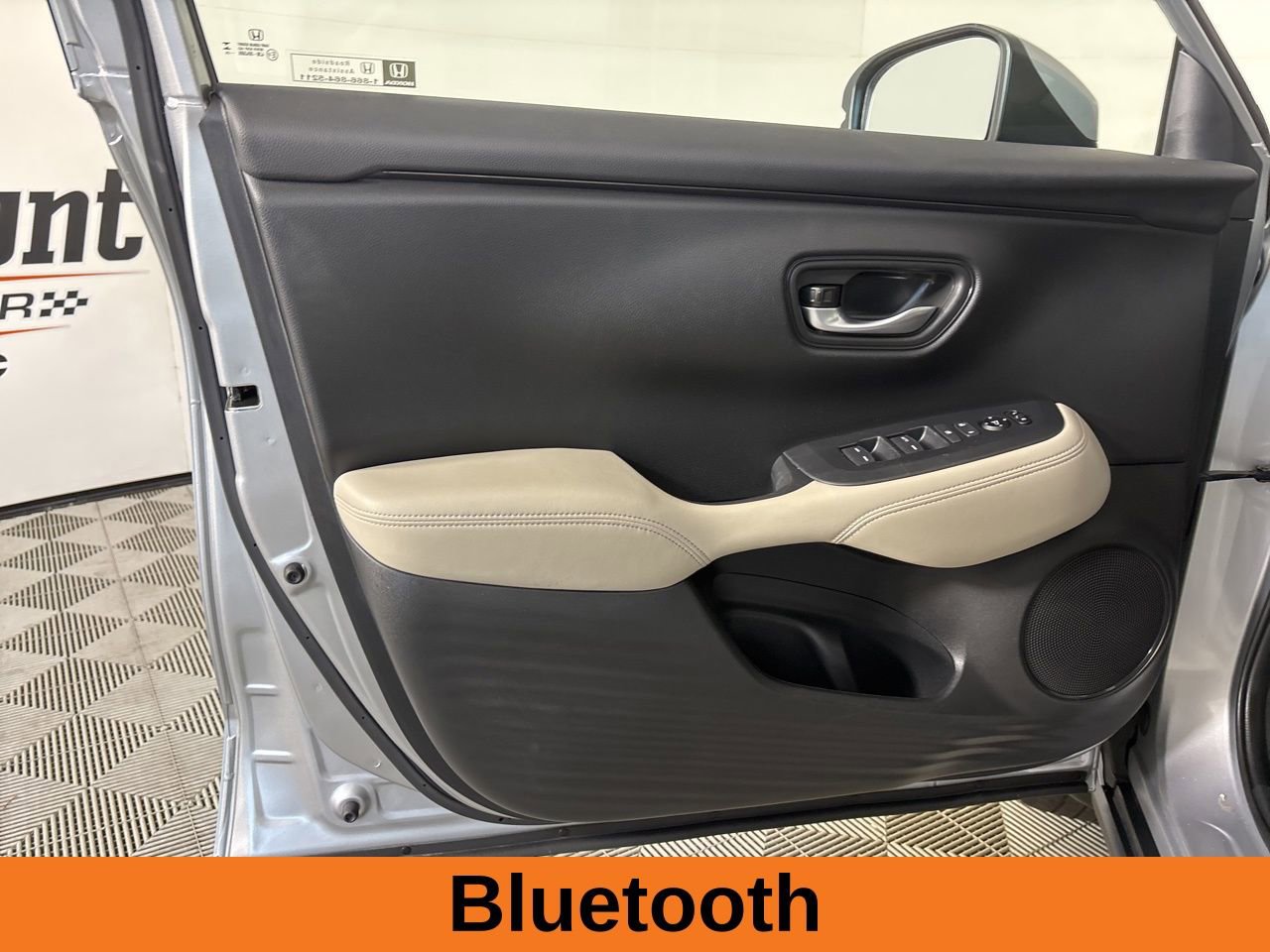 Used 2025 Honda HR-V LX image 8