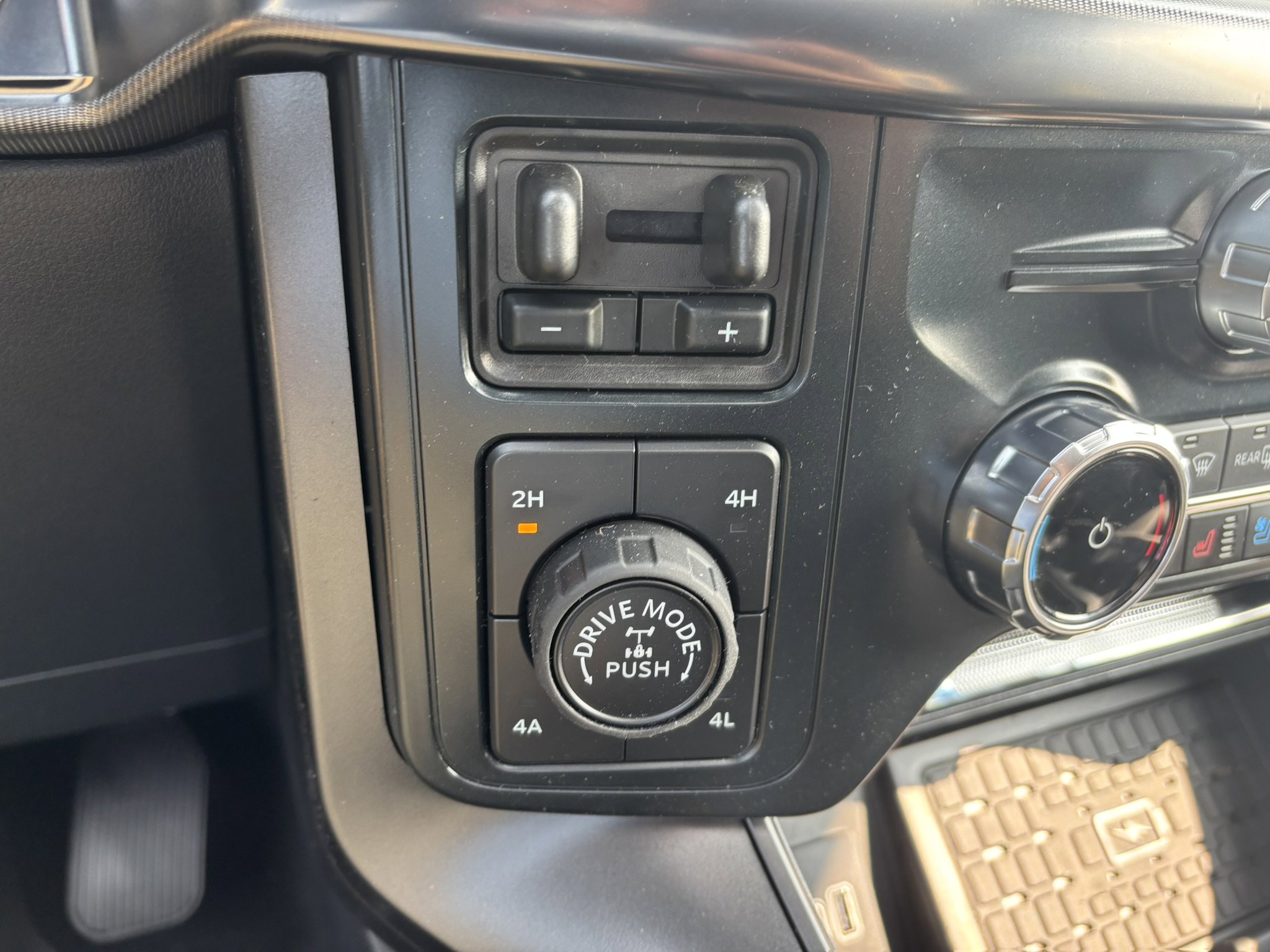New 2025 Ford F150 Lariat image 18