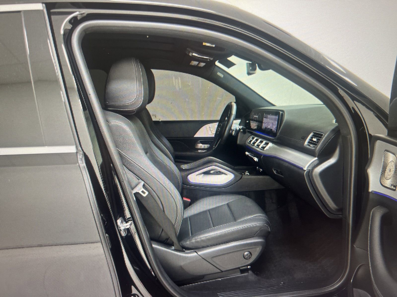 Used 2024 Mercedes-Benz GLS 450 4MATIC image 9