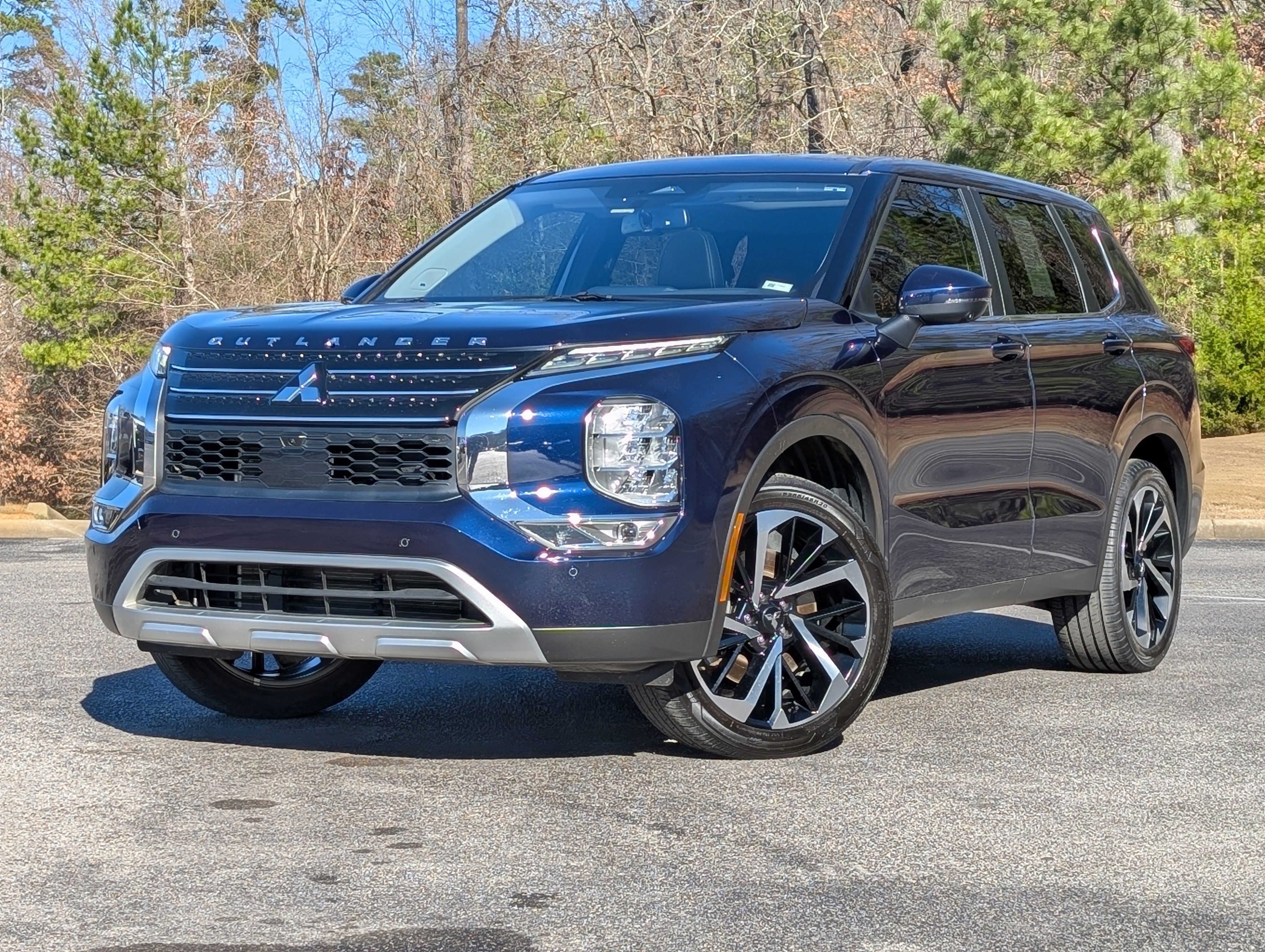 Used 2023 Mitsubishi Outlander SE image 4