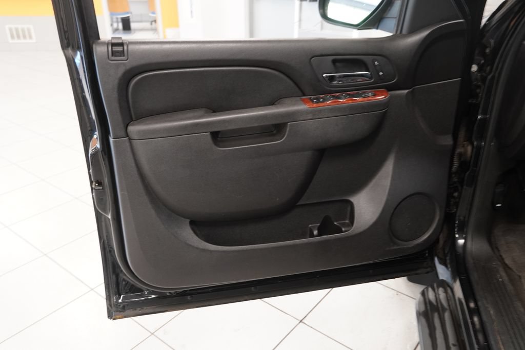Used 2012 Chevrolet Suburban LT AWD/4WD image 6