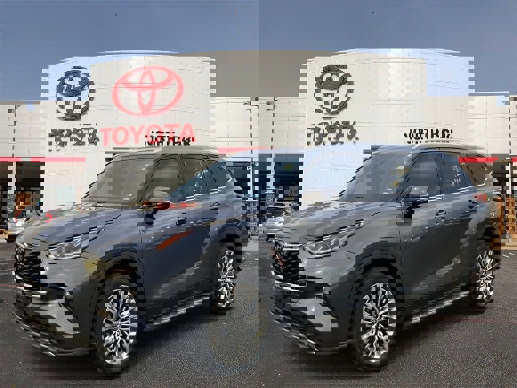Certified 2022 Toyota Highlander Platinum image 1