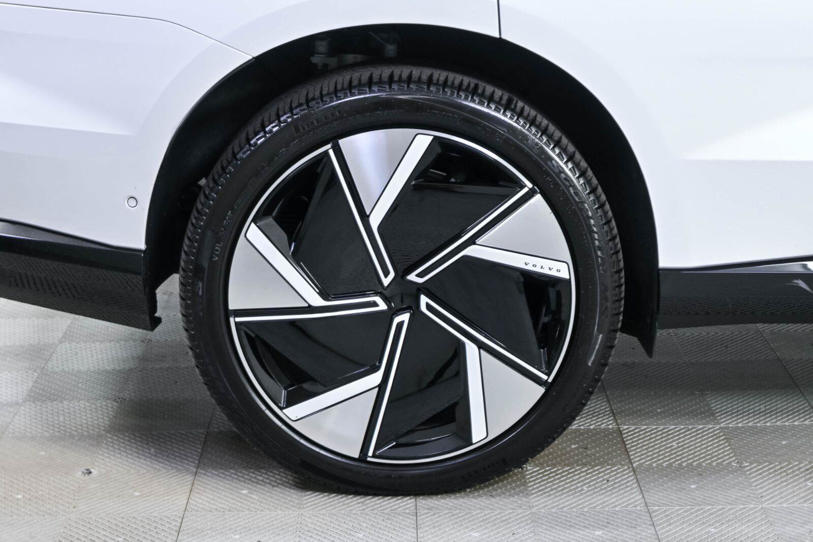 Certified 2025 Volvo EX90 Ultra AWD/4WD image 39