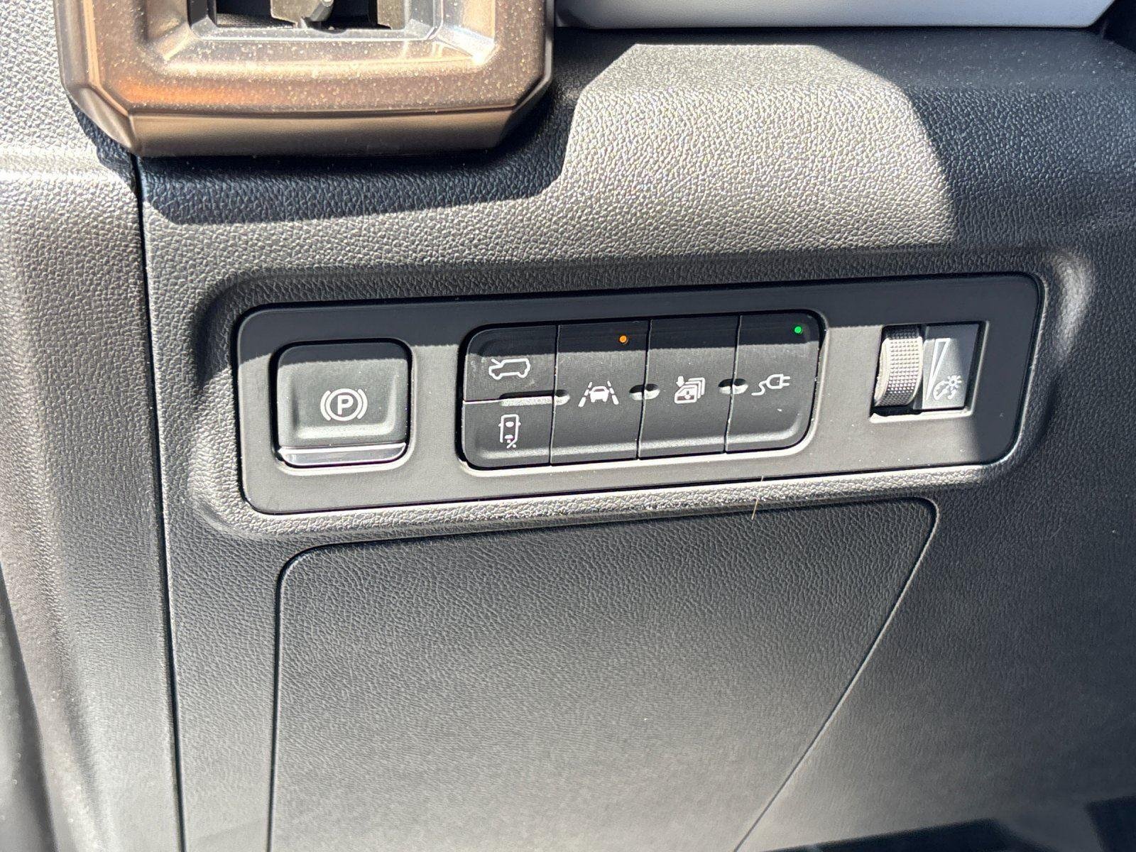 Used 2025 GMC Hummer EV 2X AWD/4WD image 17