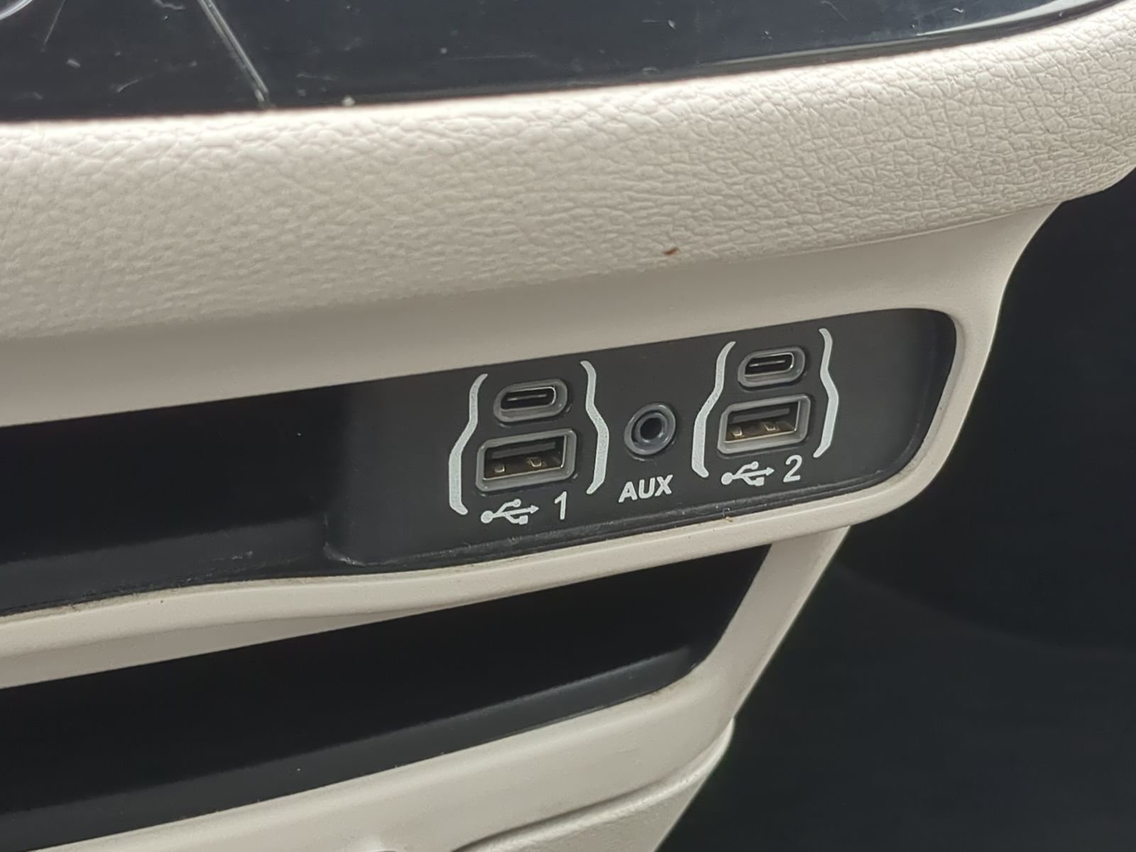 Used 2021 Chrysler Pacifica Touring-L FWD image 37