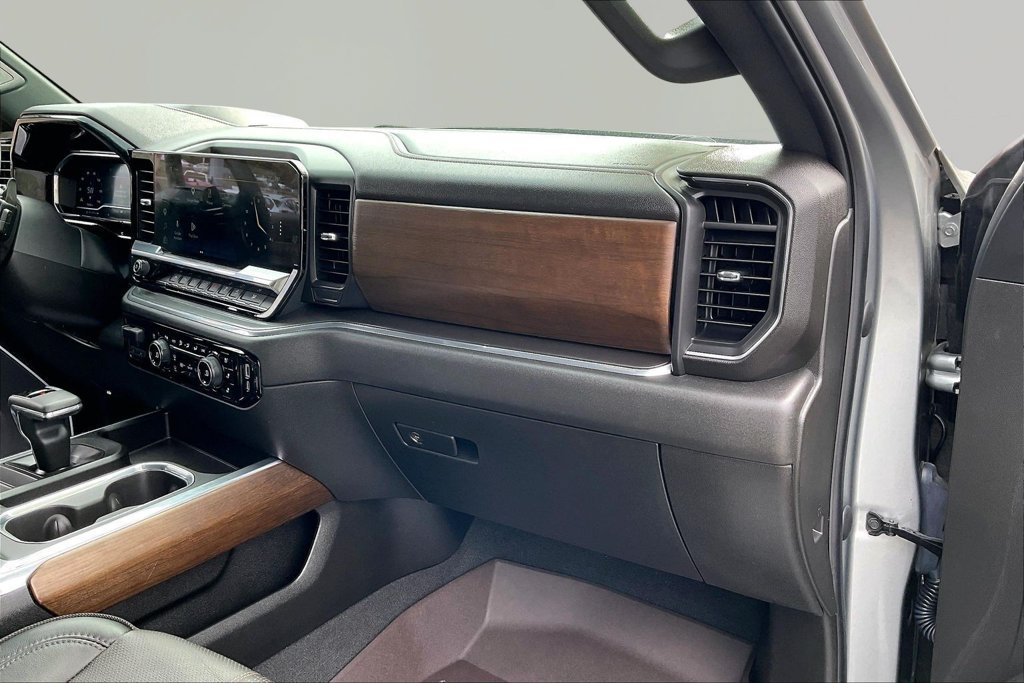 Used 2023 Chevrolet Silverado 1500 High Country w/ Technology Package AWD/4WD image 30